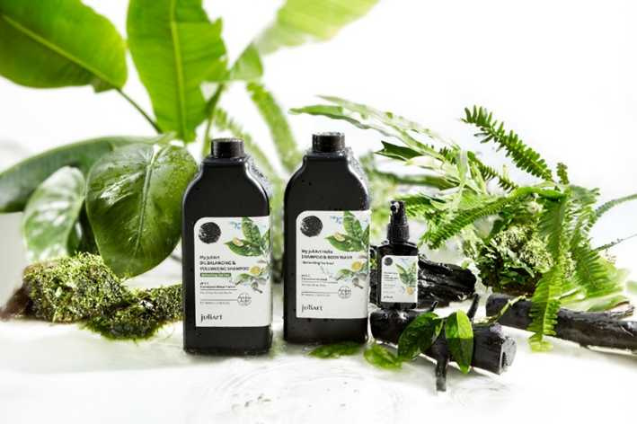 juliArt 覺亞  控油蓬鬆洗髮精(沁涼茶樹系列) 1000ml贈沁涼茶樹頭皮淨化噴霧 40mL、甘草次酸角質淨化液(經典版)75ml。經典價 2,100 元（圖／品牌提供）​