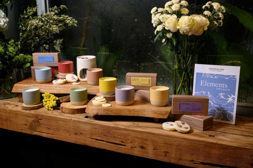 STONEGLOW 自然元素系列香氛燭杯 40hr / 1,100元、陶瓷香薰座 650元（圖／品牌提供）
