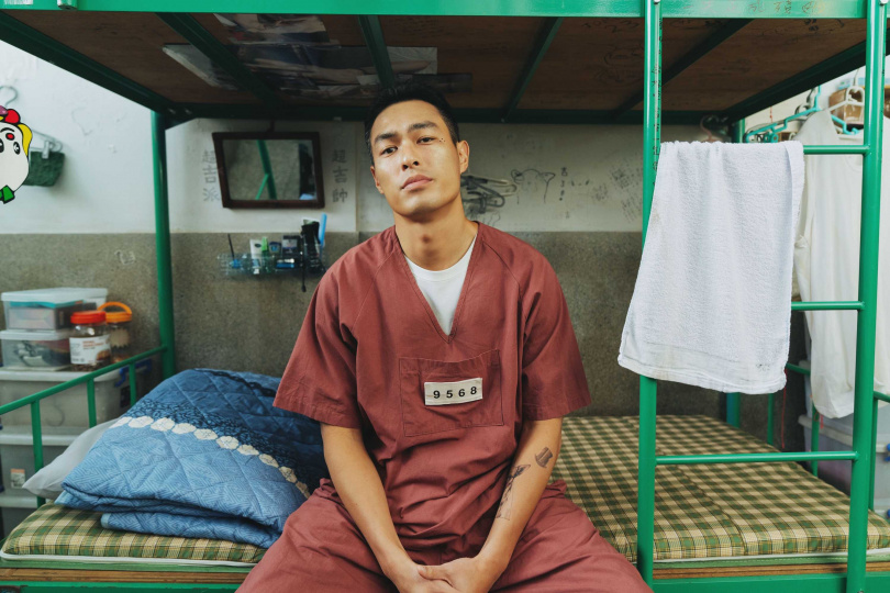 楊祐寧一身囚服氣場全開。（圖／愛奇藝國際版、壹壹影業提供）