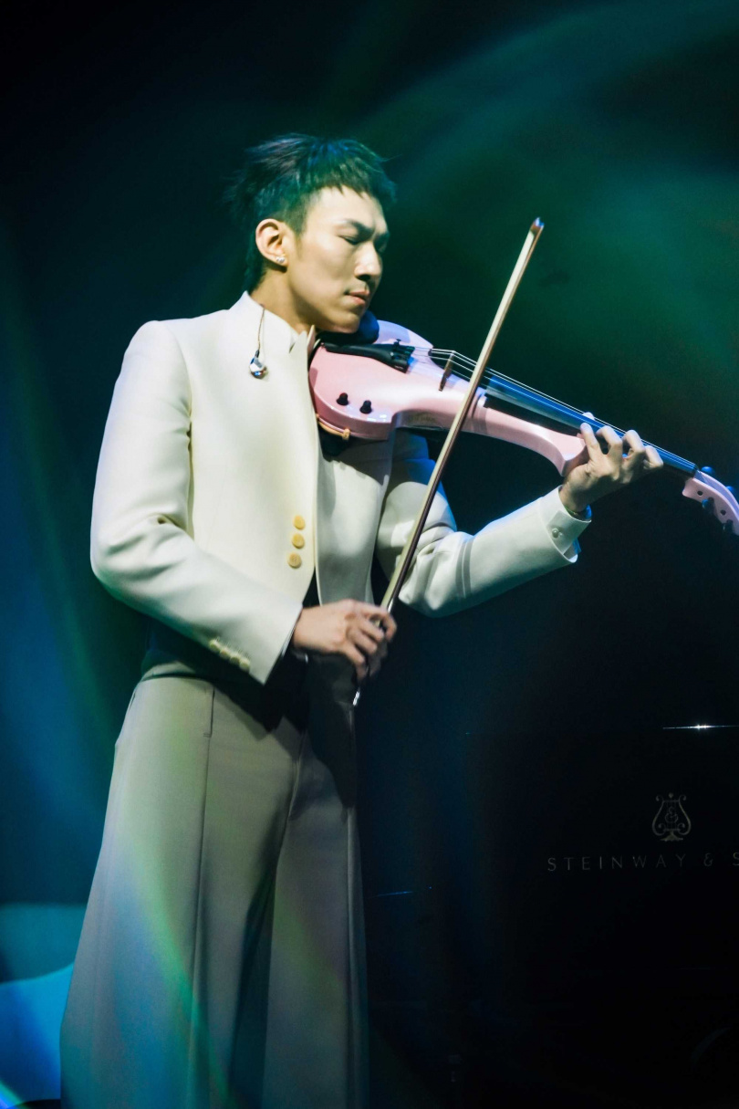 阿龔在音樂會上演奏蘇打綠的歌曲。（圖／緒風有限公司提供）