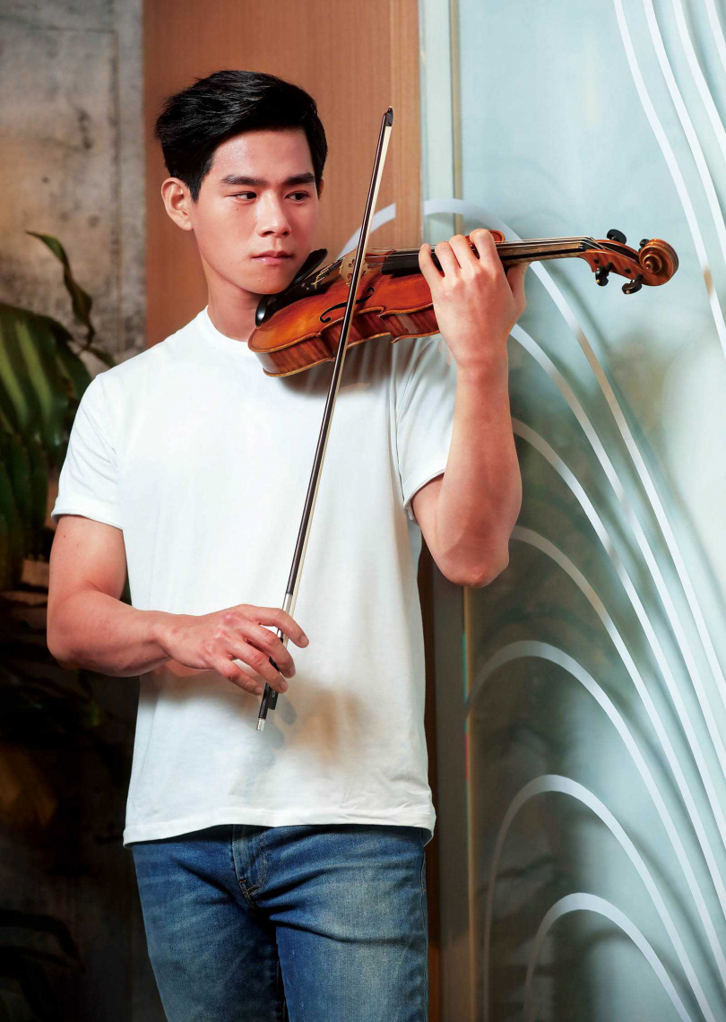 擁有絕對音感的李齊，精湛的小提琴功力除了來自天分，也靠自身努力。（圖／施岳呈攝）