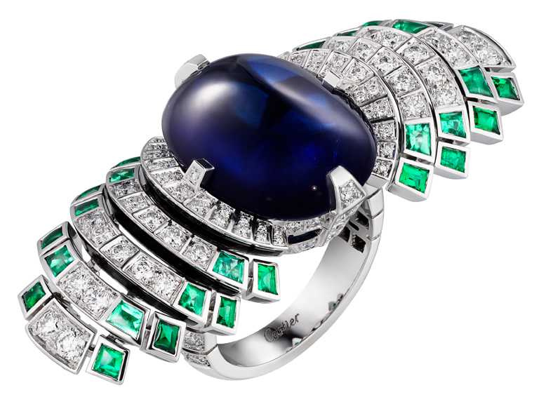 Cartier「Sixième Sens」系列頂級珠寶，PARHELIA藍寶石祖母綠鑽戒。（圖╱Cartier提供）