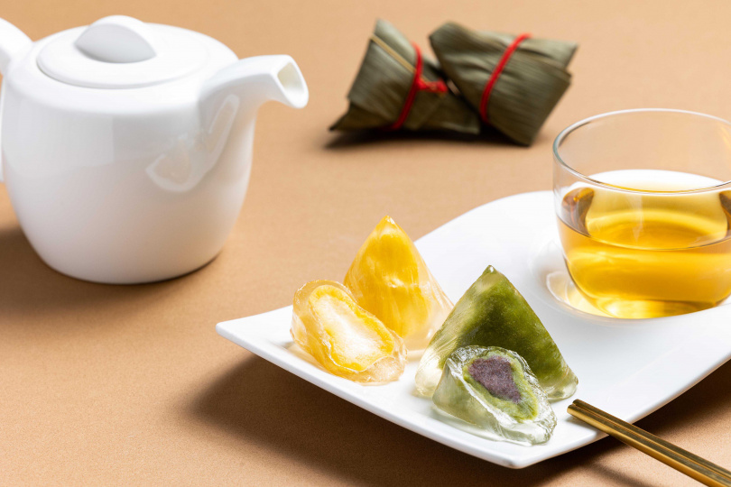 冰粽口味是夏天最受歡迎的「芒果卡士達」及「抹茶紅豆」，每一口都是清涼的幸福好滋味。