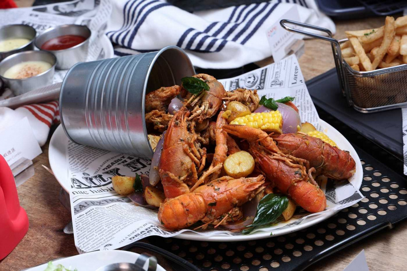 「The CAPE LOBSTER & BEYOND 龍蝦&海鮮餐廳」是西門町商圈首間主打道地美式海鮮料理的餐廳。