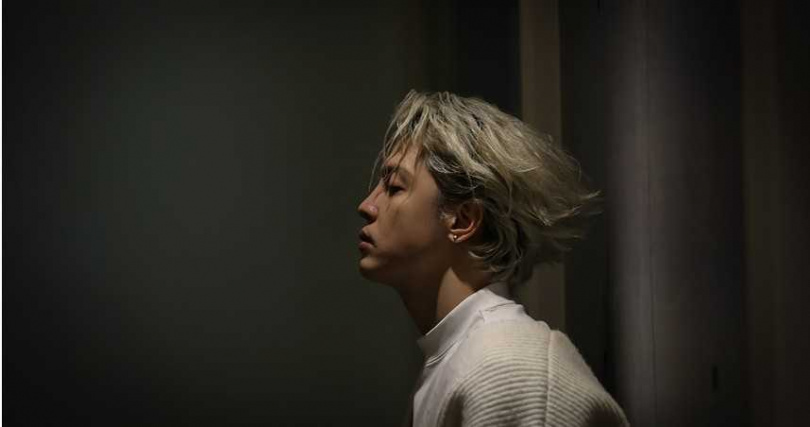 J.Sheon自認不會亂花錢，買東西前會先評估目前的經濟狀況。（圖／侯世駿攝）