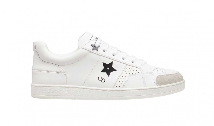 Dior Star白色小牛皮黑色CD星星圖案休閒鞋／27,000元  以幸運星點綴的新款 Dior Star運動鞋。（圖／品牌提供）