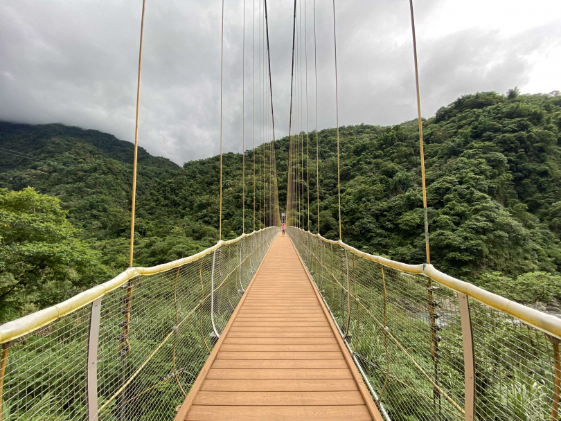 從入口到吊橋約500公尺，再步行500公尺即可抵達瑞龍瀑布。（圖／攝影組）