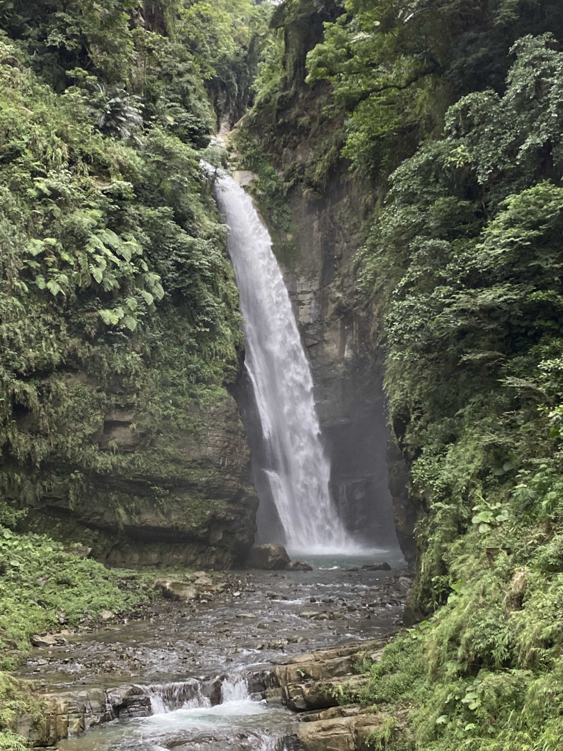 有「竹山第一美瀑」之稱的瑞龍瀑布，高約30公尺，非常壯觀。（圖／攝影組）