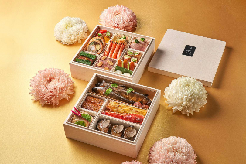 日式重箱年菜近十五樣精緻料理，每組12,800元。