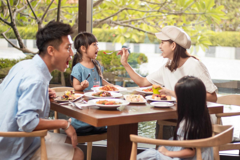 台南大員皇冠假日酒店暑假兒童免費吃元素自助餐。