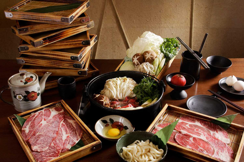 吃貨們最愛壽喜燒提供無限享用美國下肩胛肋眼牛、美國牛胸腹肉和梅花豬肉等三款主廚嚴選肉品。