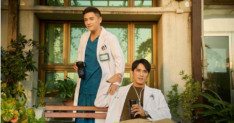 馬志翔（右）、鄭人碩在魏德聖新片 816《BIG》中飾演兒童癌症醫師，同台飆戲。（圖／米倉影業提供）