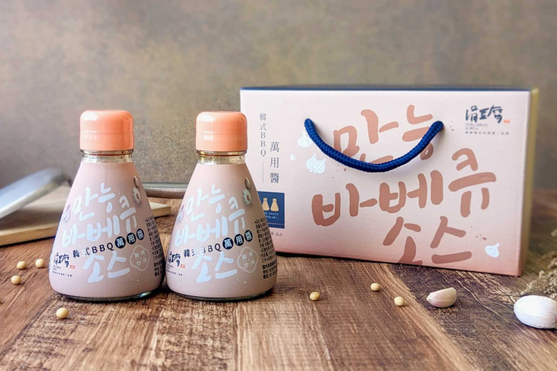 涓豆腐不藏私，直接將主廚研發的「韓式BBQ萬用醬」升級為兩罐組的禮盒版。