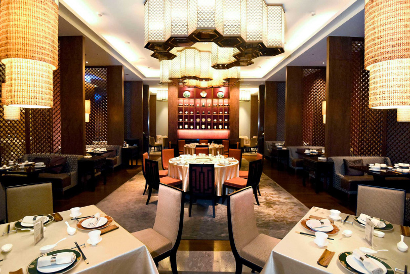 大倉久和大飯店位於2樓的桃花林中國料理餐廳用餐空間寬敞舒適，中式古典設計優雅宜人！