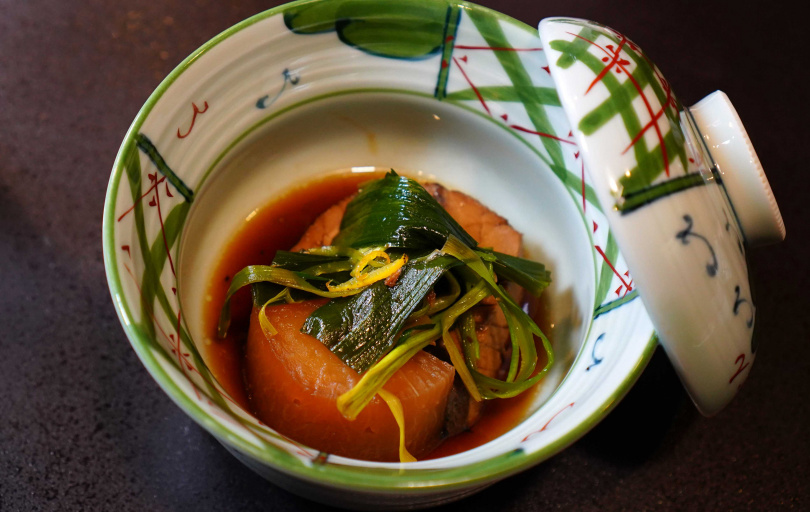 「土佐料理司  高知本店」的「鰤魚蘿蔔」燉煮十分入味。（圖／魏妤靜攝）