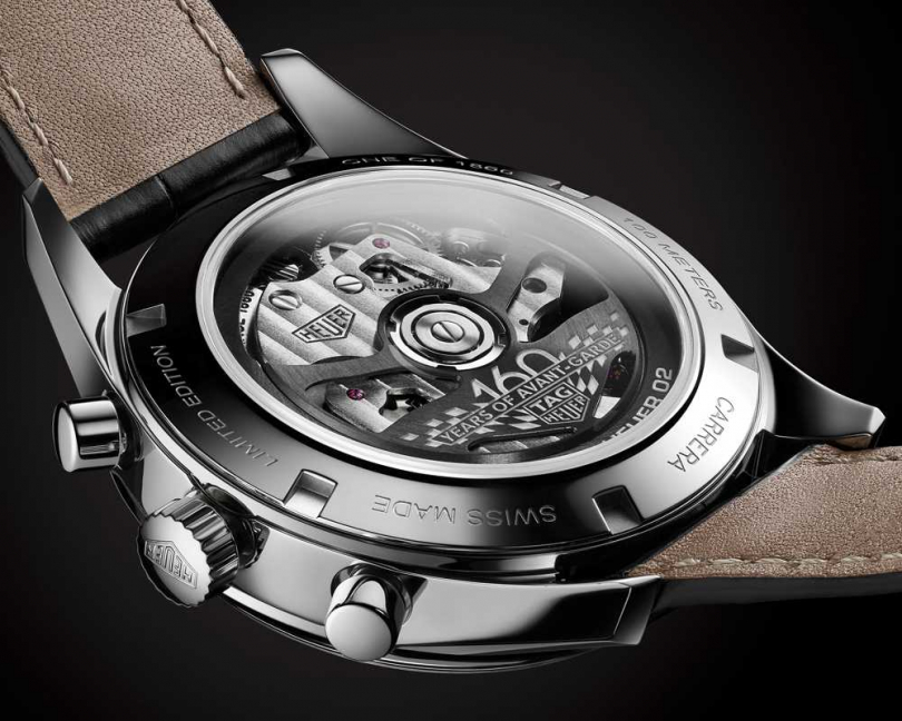 TAG Heuer「HEUER CARRER」160周年銀色限量版腕錶，底蓋皆有專屬字樣及盾牌標誌╱212,000元（圖╱TAG Heuer提供）