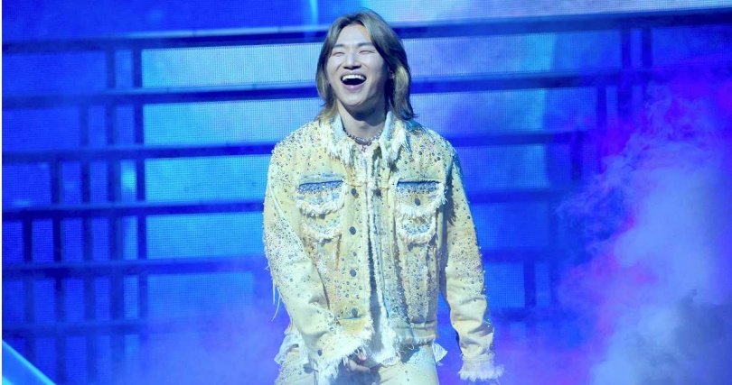 大聲用中文問大家：「9月20日有行程嗎？」相約粉絲高雄見。（圖／COME ON JKSSP提供）
