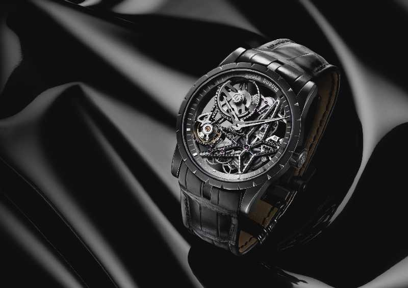 ROGER DUBUIS「Excalibur Huracán系列」鏤空自動上鏈腕錶，黑色DLC鈦金屬錶殼╱1,570,000元（圖╱ROGER DUBUIS提供）