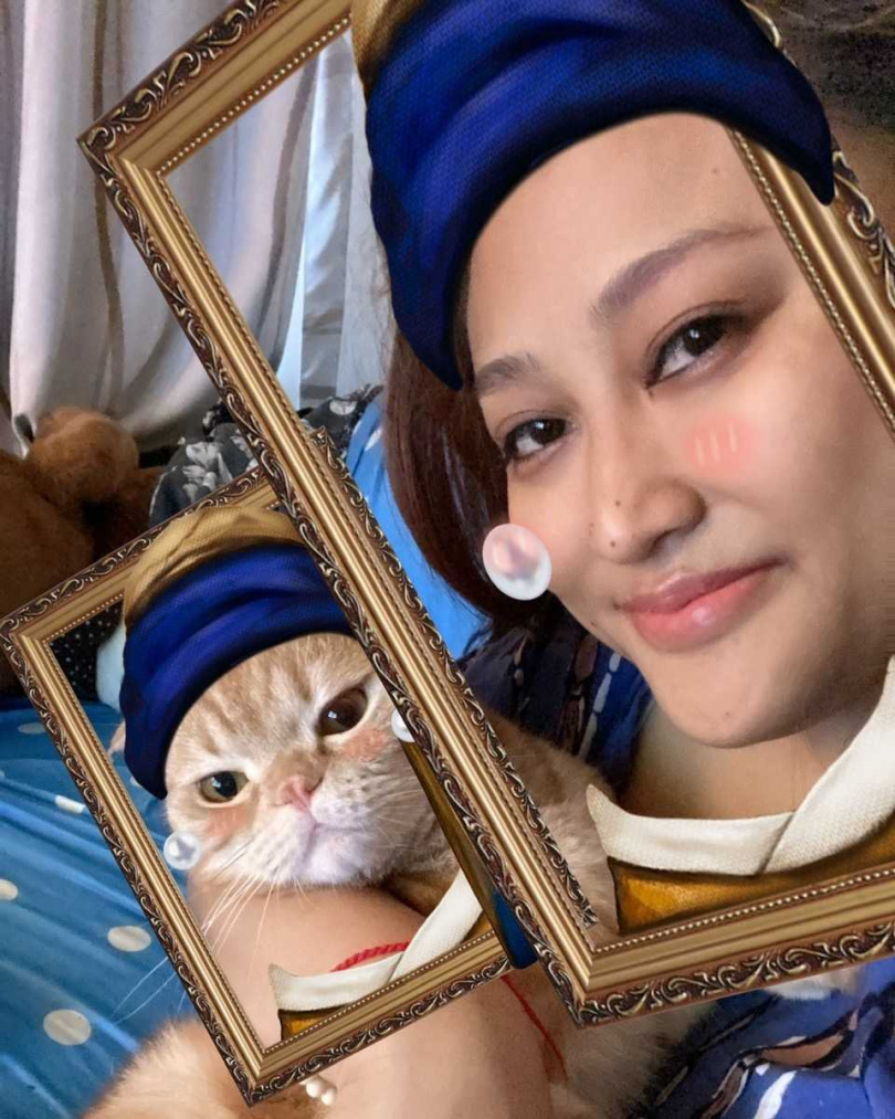 因為覺得寂寞，家家將安董乖帶回家。（圖／相信音樂提供）