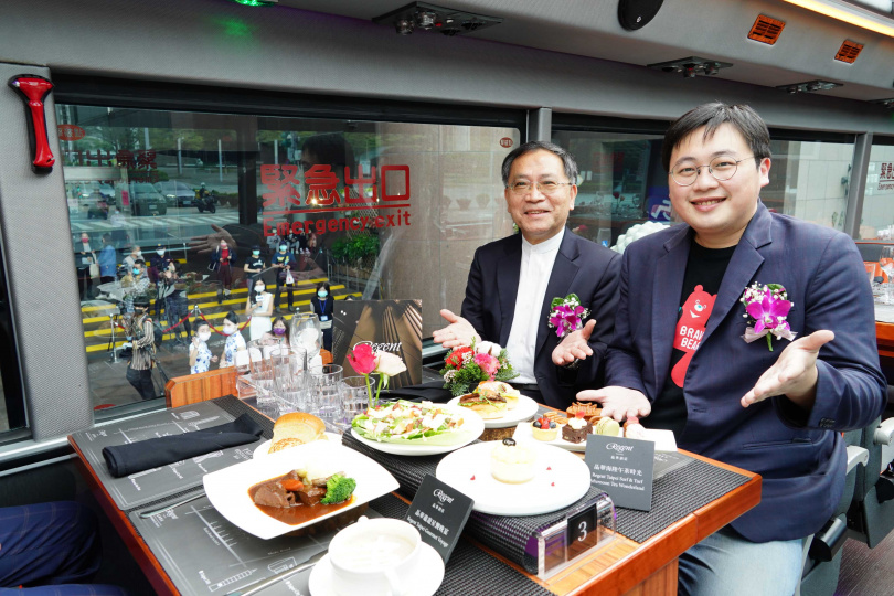 台北市副市長蔡炳坤和觀傳局局長劉奕霆，邀請大家來享用臺北市雙層餐車的獨家精緻餐點。  