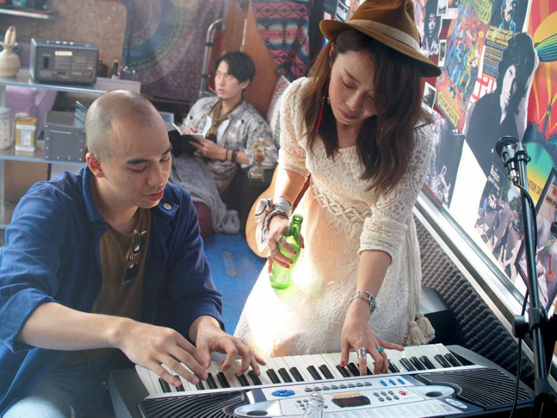 沈安（左起）、邱昊奇、林昀希在MV中上演三角戀。（圖／沉分工作室提供）