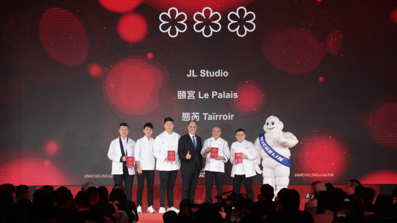 三星獲獎的台北、台中3間餐廳代表合影。