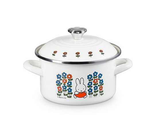 米飛兔與其專屬的紅、藍、綠三色，以活潑的色調與造型點綴淨白的調理鍋身。