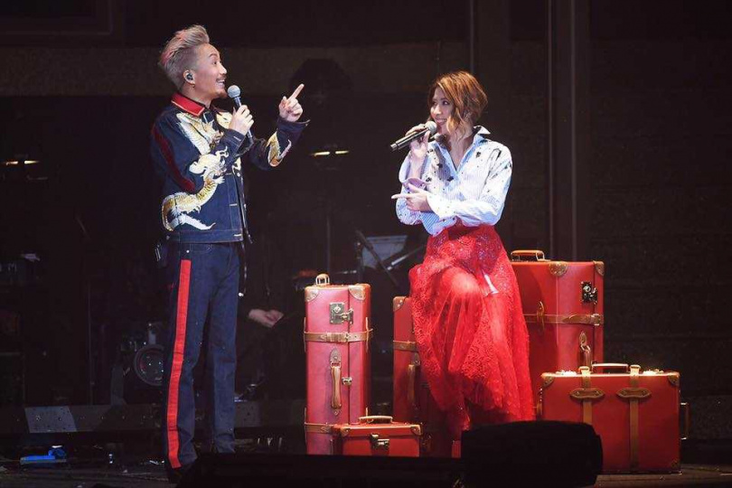 1997年鄭中基和陳慧琳合唱的〈製造浪漫〉，至今仍是KTV必點的男女對唱情歌。（圖／翻攝自陳慧琳臉書）