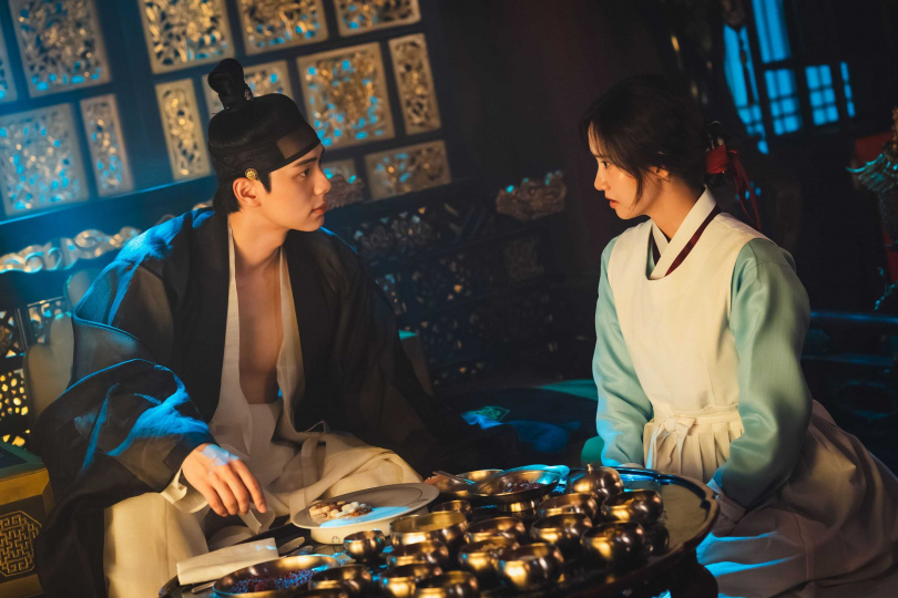 潤娥與李彩玟主演的《暴君的廚師》,口碑收視俱佳。(圖/Netflix提供)