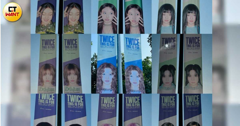 高雄世運現場擺滿TWICE的燈旗。（圖／王奕棋攝）