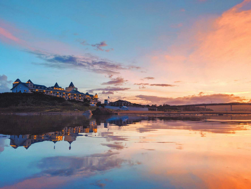 福隆海邊、夕陽美景。(圖片提供／福容飯店)