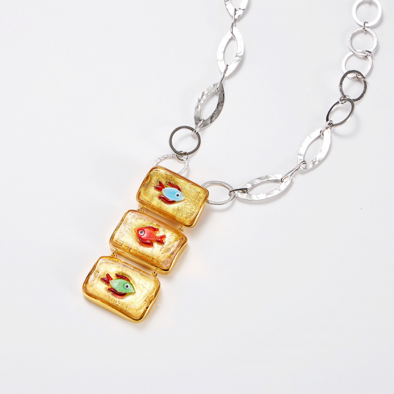 GLY La Dolce Vita系列,Murano琉璃、金粉、合金、鍍金 / 55,500元。(圖/品牌提供)
