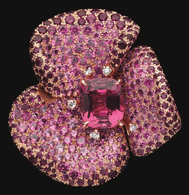 DIOR「RoseDior」系列高級珠寶，Rose Tyrien粉紅藍寶石尖晶石戒指╱7,100,000元。（圖╱DIOR提供）