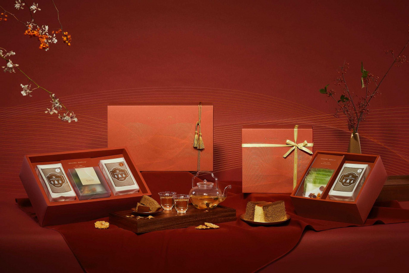 小草作x南蠻堂聯名禮盒共有兩種款式，特別適合年節期間與親友一同享用