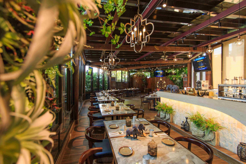 泰式餐酒館花園thai thai，以經典泰式風味佳餚為主軸，全新饗超值四人合菜套餐。