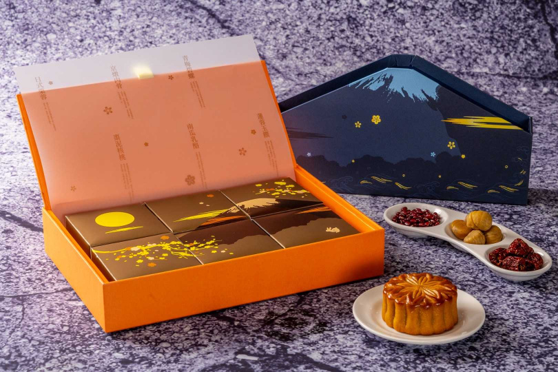 富士大飯店的命名靈感來自富士山，因此今年的月餅禮盒設計，就是希望把著迷於富士山清晨與夜間大自然變化的美景盡收於這個禮盒之中，在享用月餅時，也能回味富士山的綺麗幻影。  