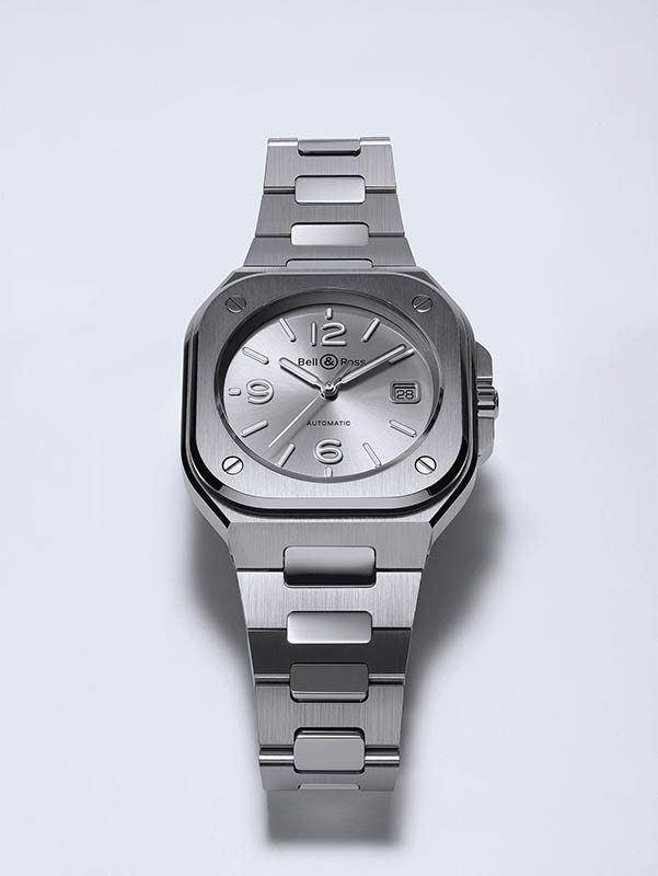 BR05系列除了黑色外，推出銀灰色的錶盤，讓錶迷有不同的選擇。（圖／品牌提供）