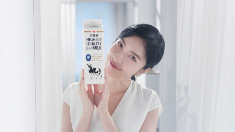 楊謹華：「鮮乳是生活必需品！我喜歡用早晨的一杯鮮乳，開啟一天的美好生活。」