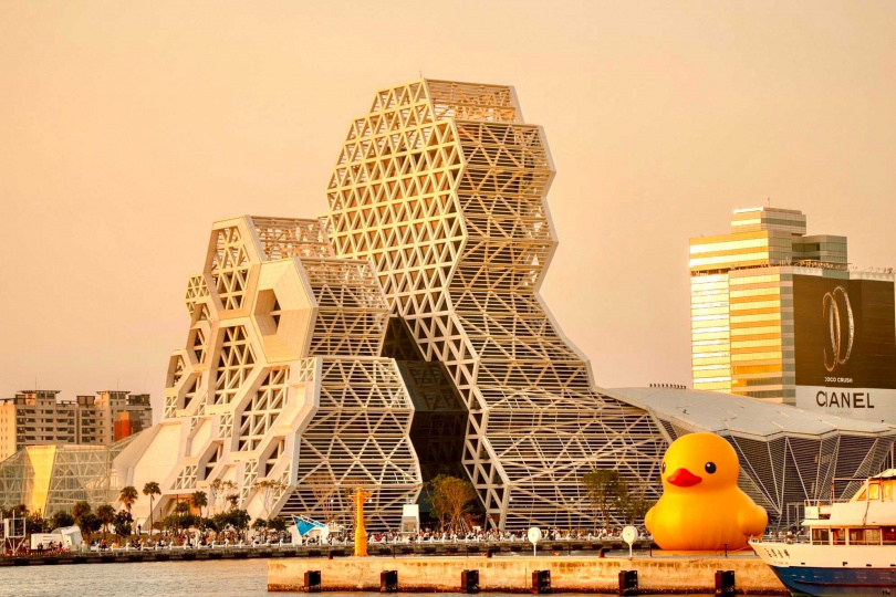 黃色小鴨回歸讓高雄成為近期最熱門的旅遊景點。（圖／高雄市觀光局提供）