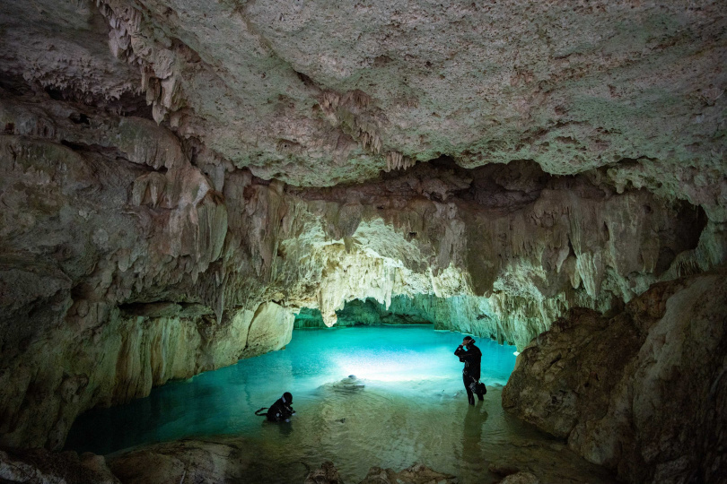 水神天然井探險隊花了兩週時間探索和繪製洞穴系統，並在位於猶加敦半島下方的巨大含水層的九個地點採集水樣