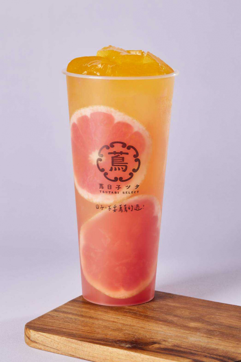 「柚見橙月光」，再加乘上進口柳橙汁手工製作而成的橙月光水玉，口感Q彈滑順，雙果汁及咕溜的口感，非常適合秋季來上一杯。