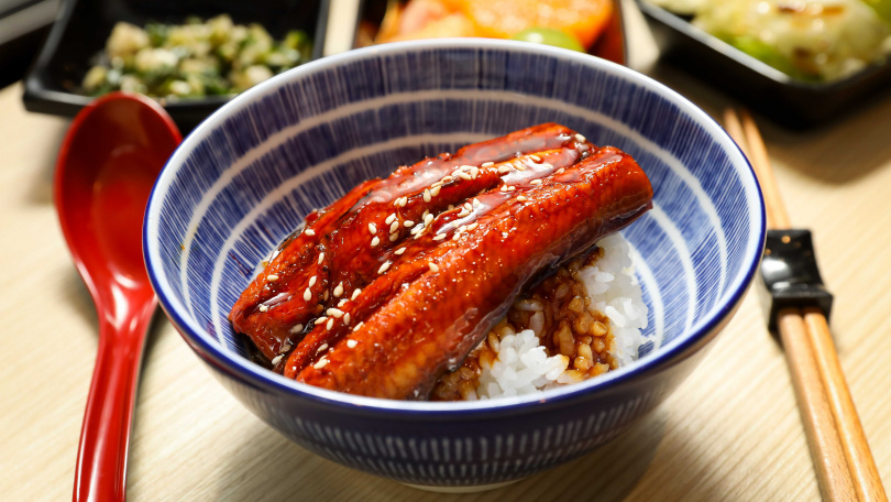豪華肉品加價330元可升級為鰻魚丼套餐，店內使用品質可出口日本的台灣白鰻做成蒲燒風味。（圖／侯世駿攝）