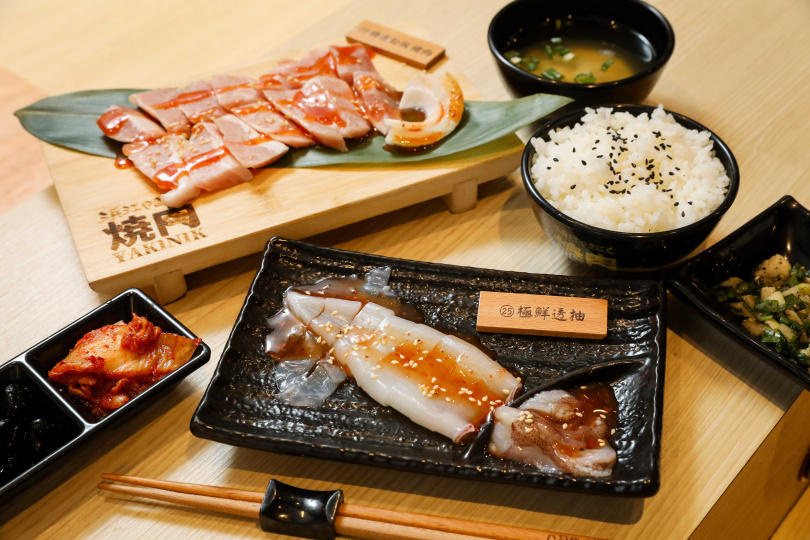 「超鮮盛合套餐」囊括松阪豬與透抽兩種皆具彈牙口感的海陸食材，價格相當實惠。（390元，圖／侯世駿攝）