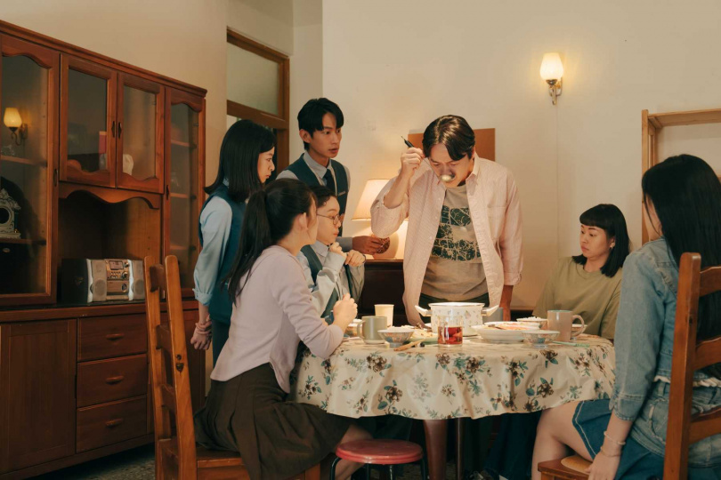 《人生只租不賣》探討各式租屋狀況，馬俊麟飾演的房東兒子想將母親房子賣掉。（圖／公視台語台提供）