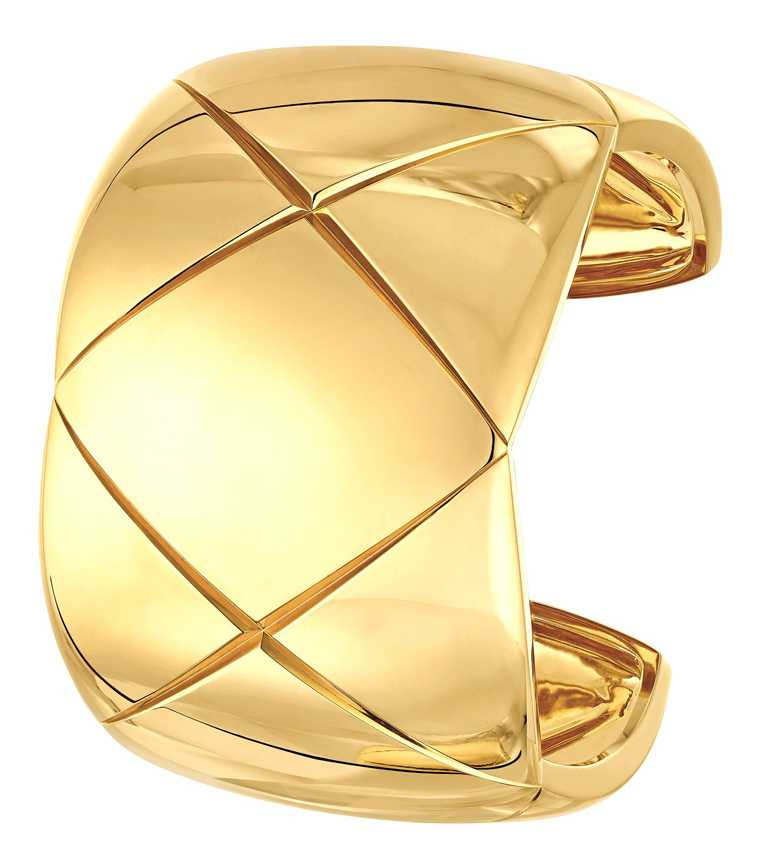 CHANEL「COCO CRUSH」系列，18K黃金手環╱712,000元。（圖╱CHANEL提供）