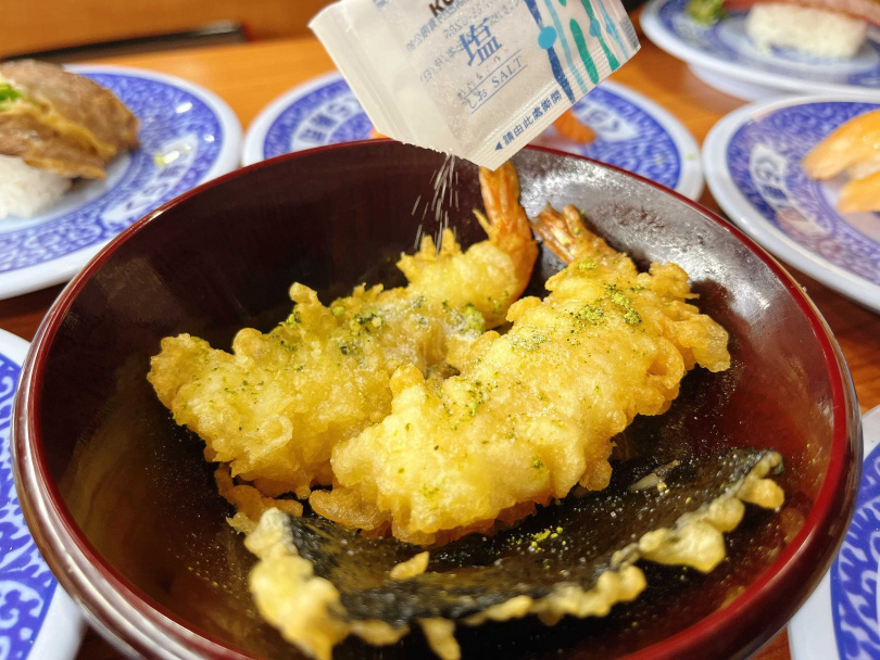日本網友推薦的「天婦羅+粉末綠茶+鹽」吃法。