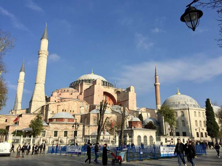 伊斯坦堡是土耳其最大城市，聖索菲亞清真寺是旅客必訪的觀光景點。（圖／雄獅旅遊） 