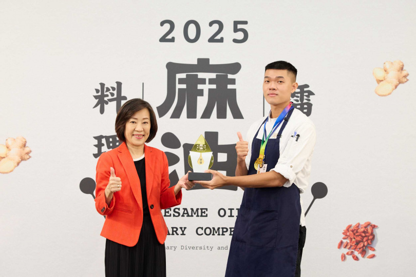 「2025麻油料理擂台競賽」決賽創新組由「台北互舍酒店-互餐廳」的〈互舍椪餅〉勇奪金獎。（圖片提供／經濟部）