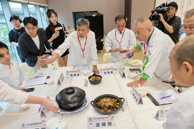 本次專業評審團熱烈討論，嚴謹評選各大獎項名單。（圖片提供／經濟部）