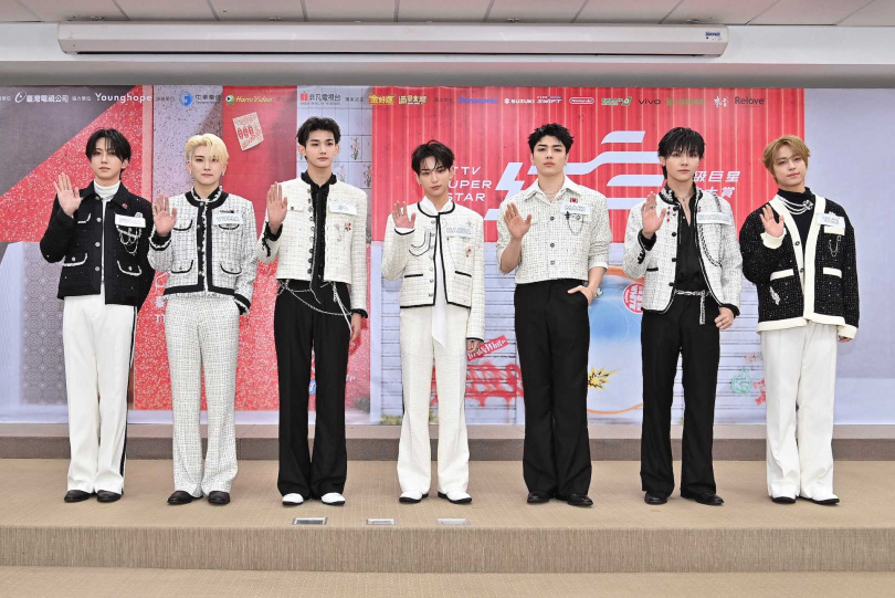 &TEAM以7人組合登上《2026超級巨星紅白藝能大賞》。（圖／台視提供）